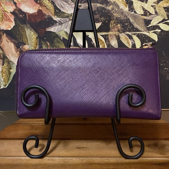 Gorgeous vintage Salvatore Ferragamo Miss Vara Bow zip wallet. - Picture 3 of 9